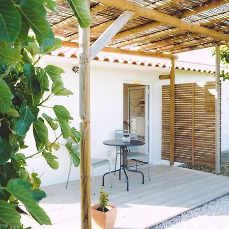 Avec Entree Privee Et Terrasses-calme, Proche Plages Rogil